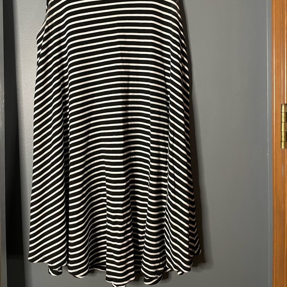 black & white striped shirt/dress - flown & long one piece 🦓 - Picture 4 of 9
